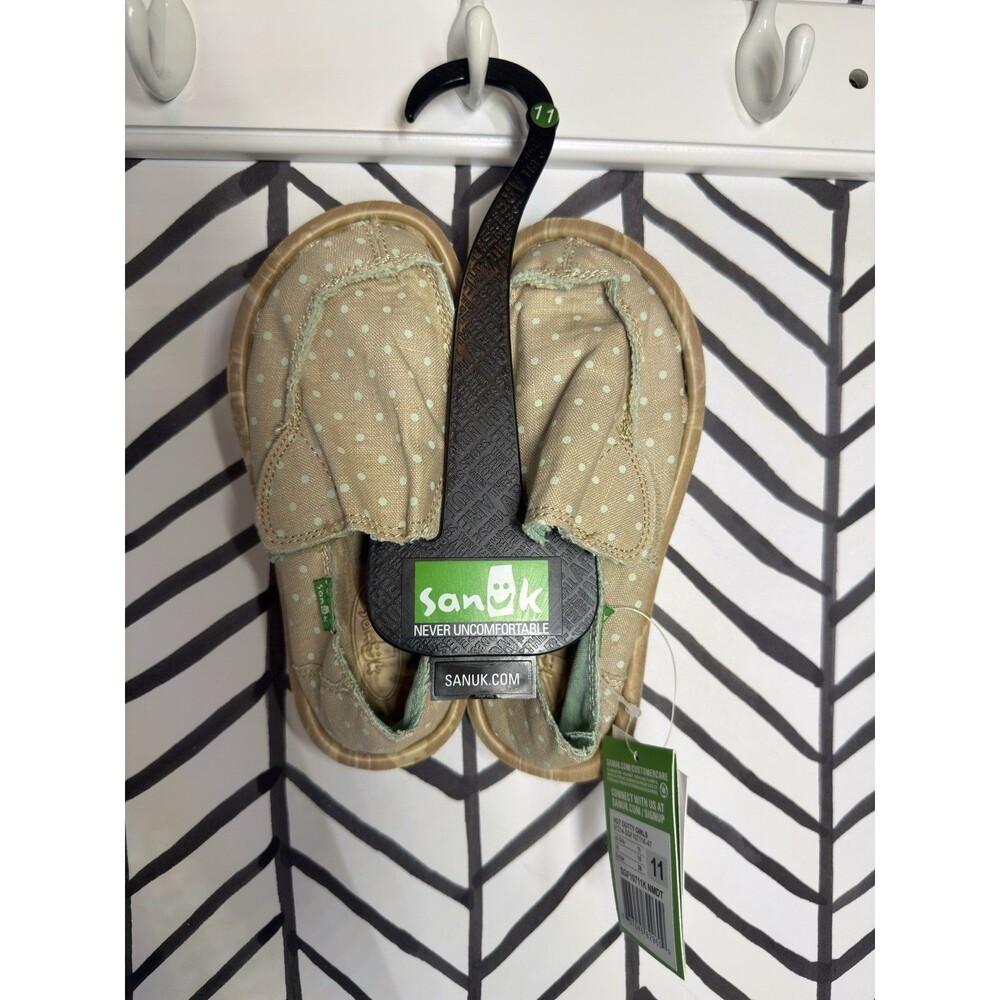 NWT Sanuk Tan Hot Dotty Girls Slip On Comfort Sandal Shoes Girls Size 11 7029